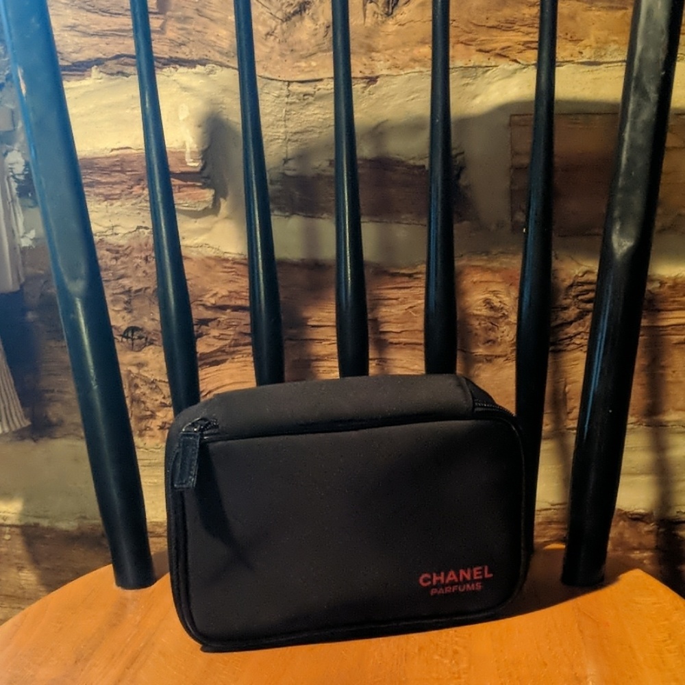 Chanel Parfums beauty/cosmetics bag